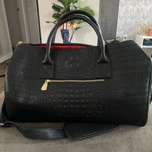 TOTE AND CARRY BLACK APOLLO 2 FAUX CROCODILE SKIN EXTRA LARGE DUFFLE BAG.